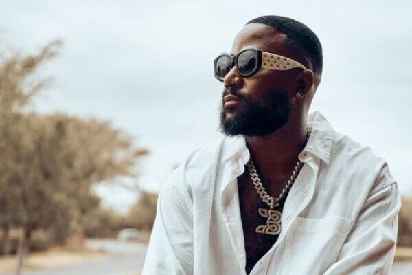 “Bra yaka emanyana!” – Cassper Nyovest dodges fan’s call to challenge Musk and Trump
