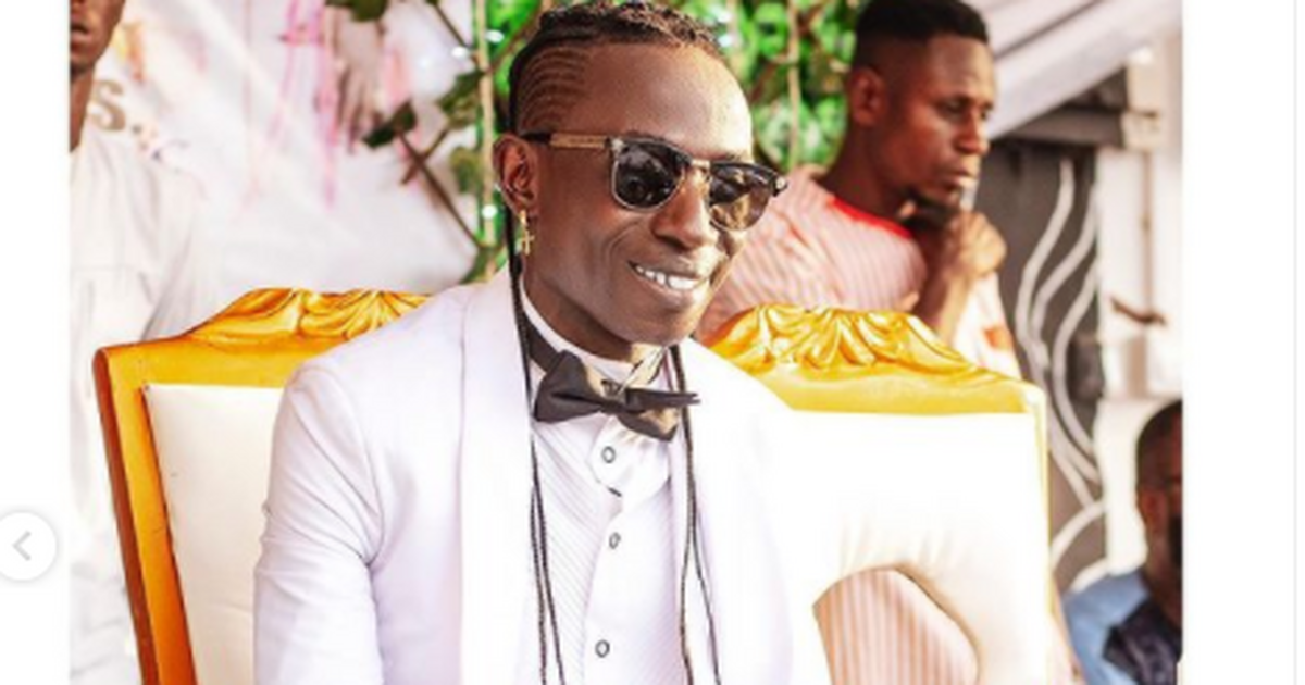 Patapaa hilariously requests fufu on a plane, leaves flight crew confused