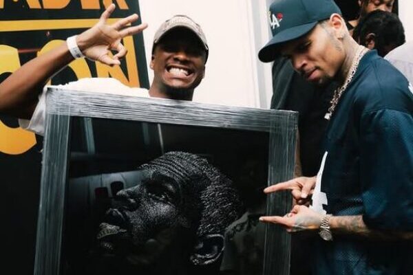 SA artist SK Original honoured to gift Chris Brown a portrait (Video)