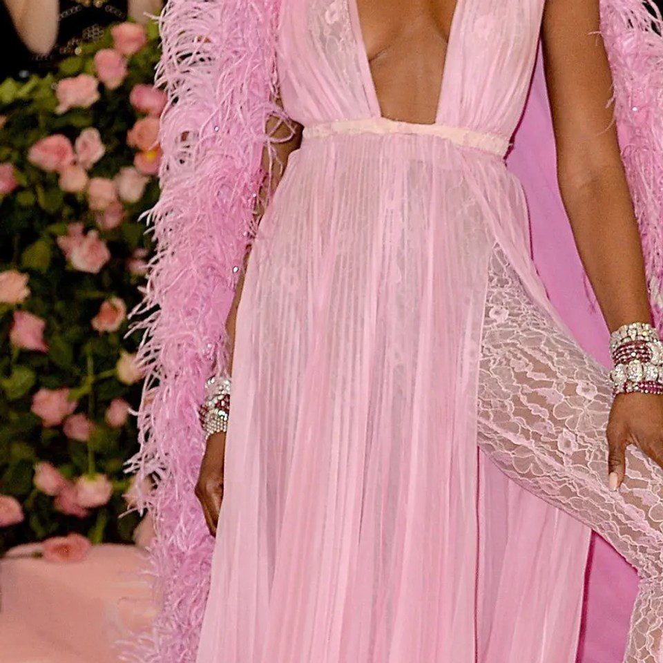 Naomi Campbell has signed to a new modelling agency