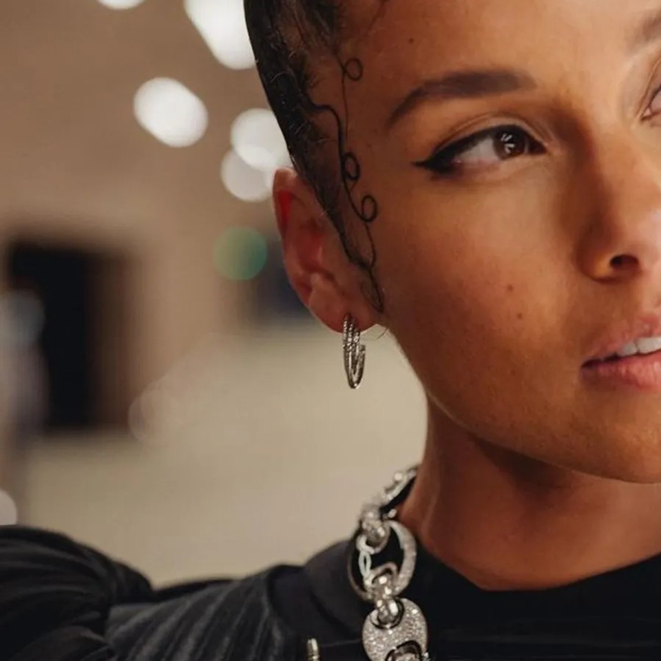 Alicia Keys promises fans a double disc album